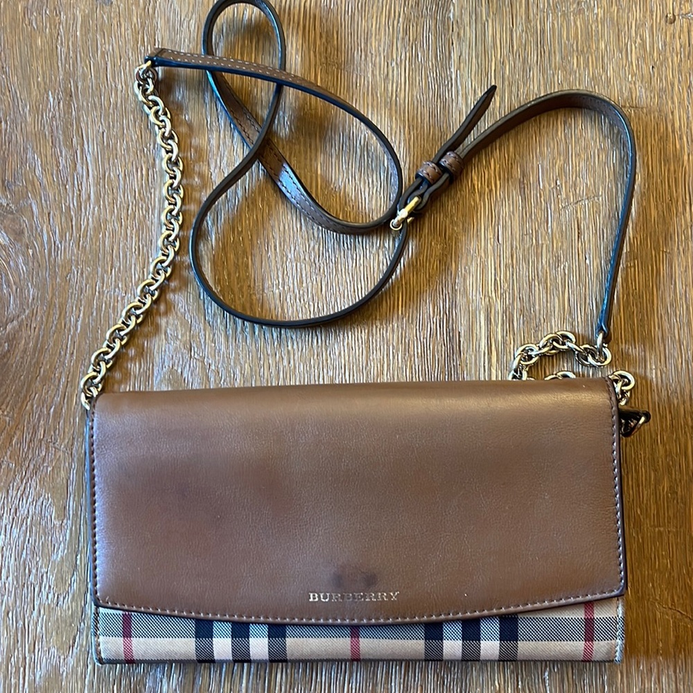 Well loved Burberry WOC